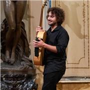 Insegnante chitarra classica, laureato cum laude in conservatorio e in musicologia, offro lezioni private di strumento o discipline musicali